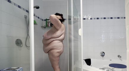 WeAreFukBunnies: Eheschlampe in der dusche