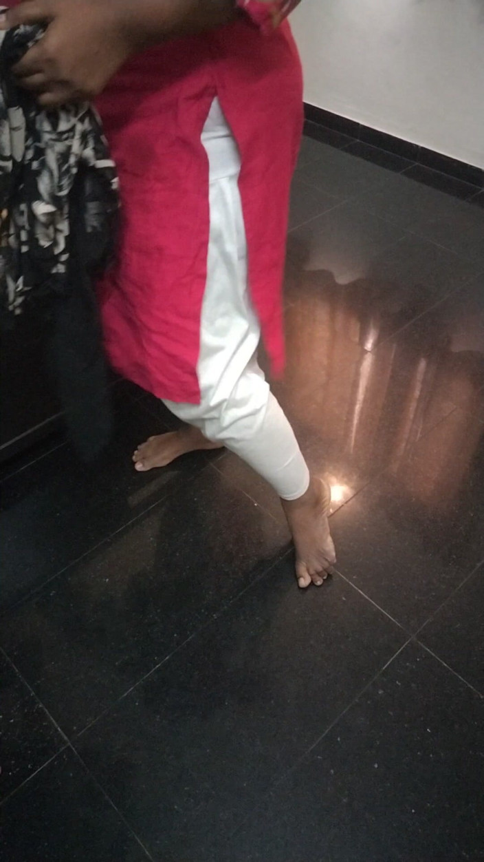 Tamil lesbian: Çekimin arkasında - elbise seç