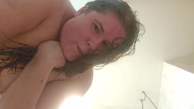 BettyBoomm: Am I Sitting on Your Face or Cock?