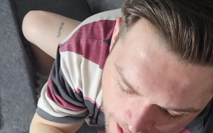 Twotwinkhusbands: Bu günlerde boğazıma bir yarak doldurmadan hiçbir iş yaptıramıyorum