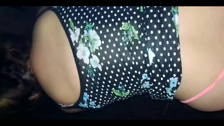 Fitcure1: 아마추어 POV: 차 구덩이에서 내 여친 따먹기