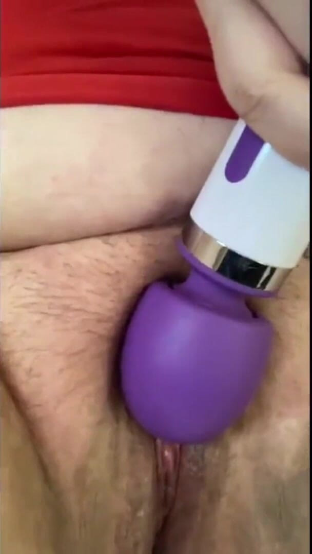 Real homemade BBW BBC porn: Bbwbootyful Rubbing my fat hairy pussy stimulating clit with electric...