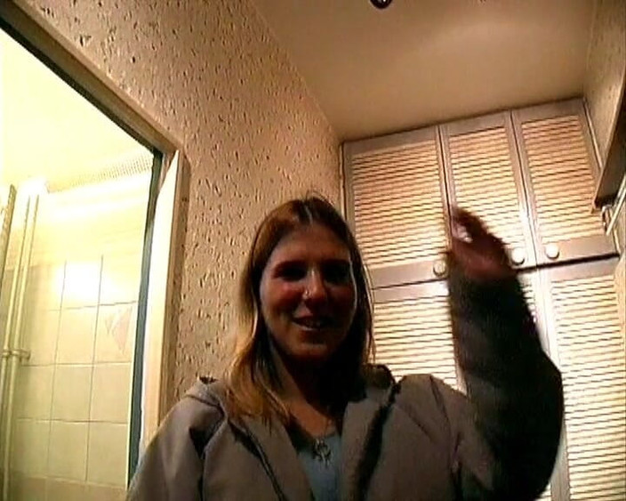 Deutsche Damen: Superbes deutsches schätzchen hat spaß mit ihren Küchenwerkzeugen