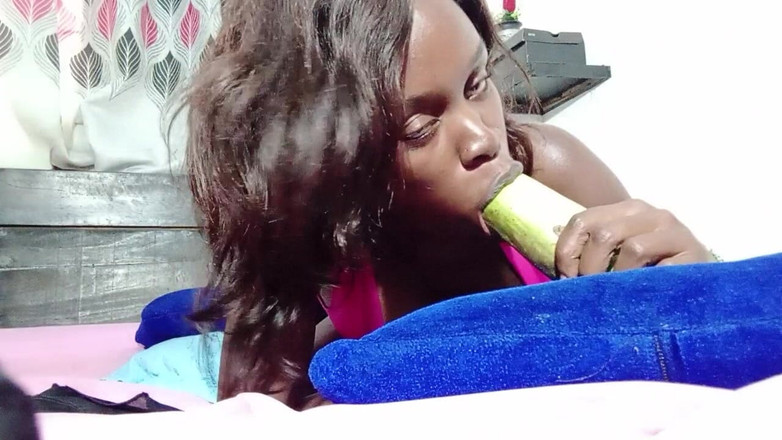 Ebonyschat: Le gros jouet de pipe végé d’Alexa - une grosse bouchée...