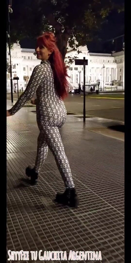 Tu Gauchita Argentina: Shyyfxx Sua Gauchita argentina gostosa se exibindo na rua !! Caminhada...