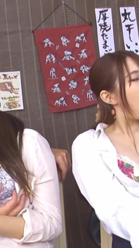 Two Mature Women Who Walk Into the Izakaya, a Hotspot for Hookups 3-2