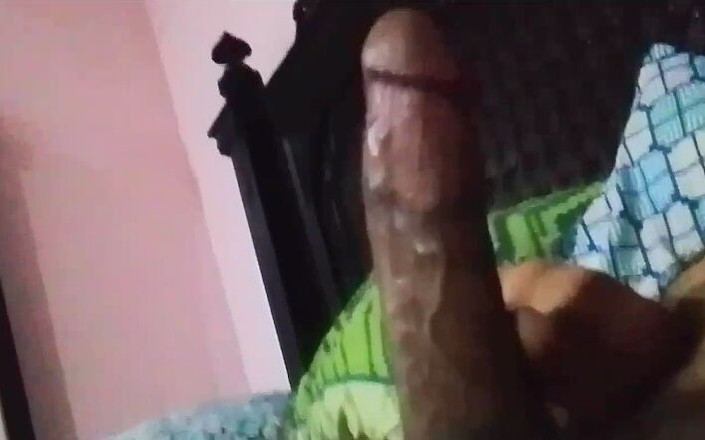 Leo_Malik: Můj velký tvrdý penis je připraven někoho velmi tvrdě ošukat