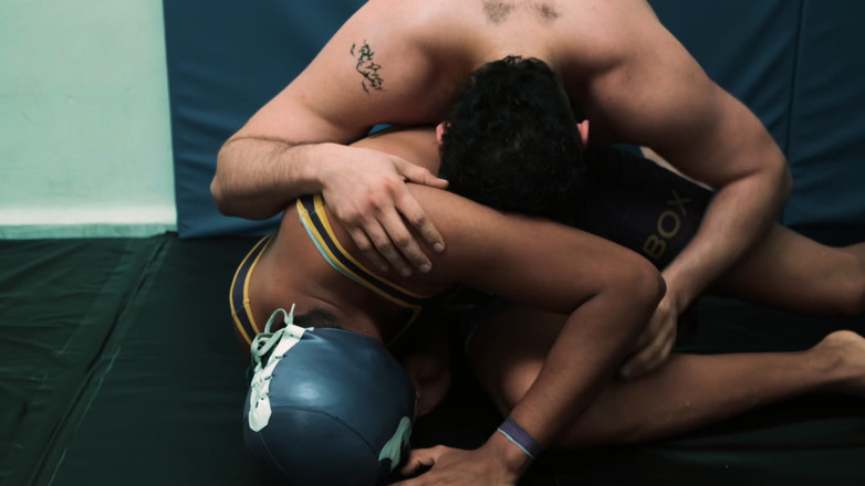 Robgrappler: Close-angle Submission Storm