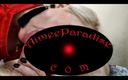 AimeeParadise: Geile reife schlampe fickt sich verzweifelt auf Befehl des kunden...