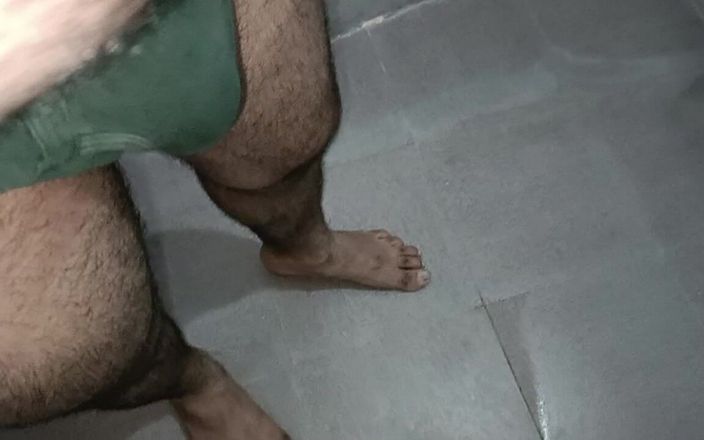 LovedSunsine1990: 今天我用唾液按摩我的阴茎