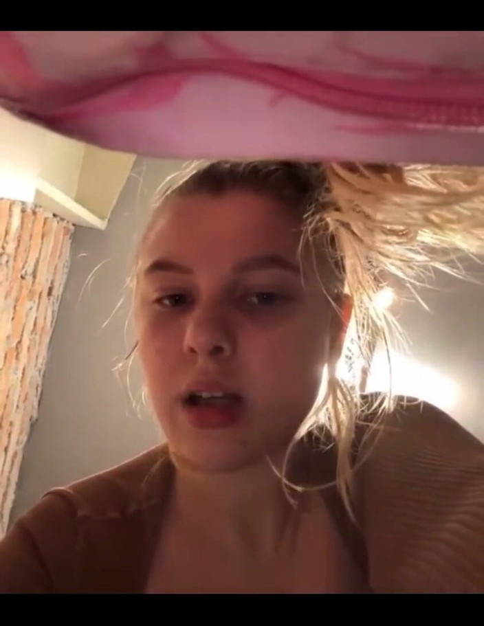 JuiceLussie: 탈의실에서 애널 섹스와 시오후키