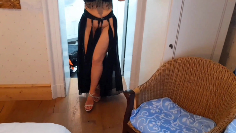 Selena701: Selena's Gold Rain, posa e giochi sessuali