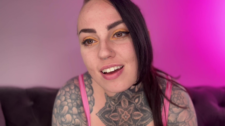 Miss Valentina: Спеція гладить