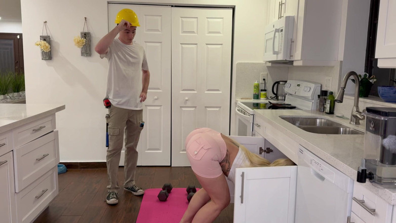 Leo Valentino: Cheating Busty Hot Blonde Gets Her Pussy Filled by Plumber...