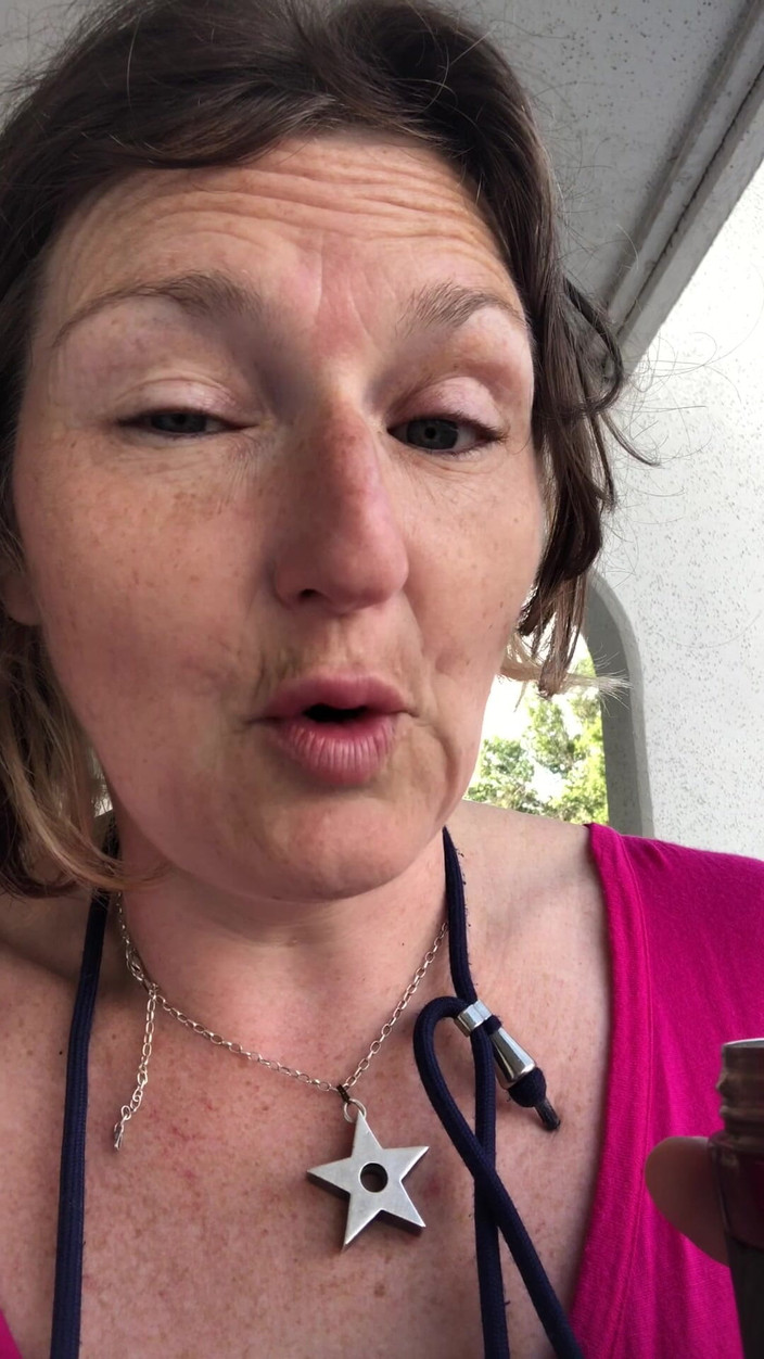 MistressWriggler: Rozlití čaje na ztrátu panenství z velkého černého péra v Dallasu, Texas