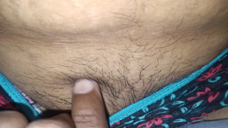 Pushpa studio: Üniversiteli kızı aldatıyor