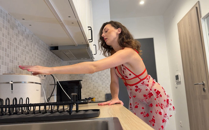 No panties TV: Cewek seksi dengan lingerie transparan dengan celana dalam tembus pandang...