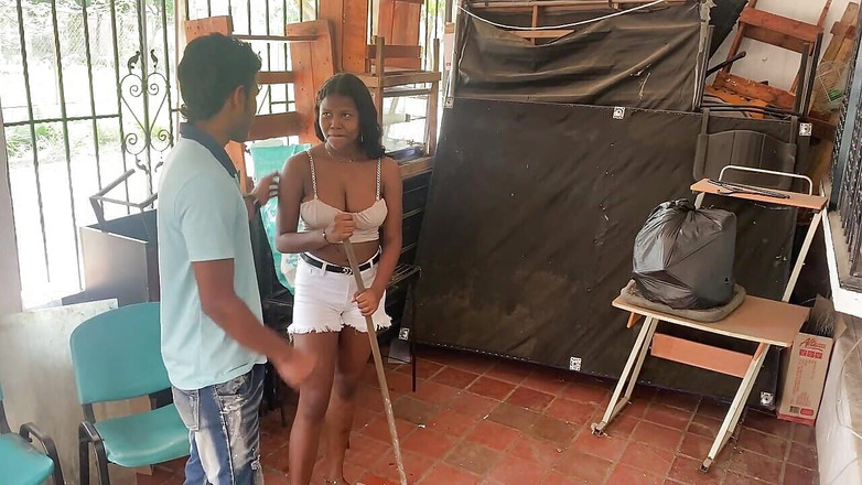 Mariaa: Mój ojczym nie pozwoli mi sprzątać, jeśli nie szuka mnie,...