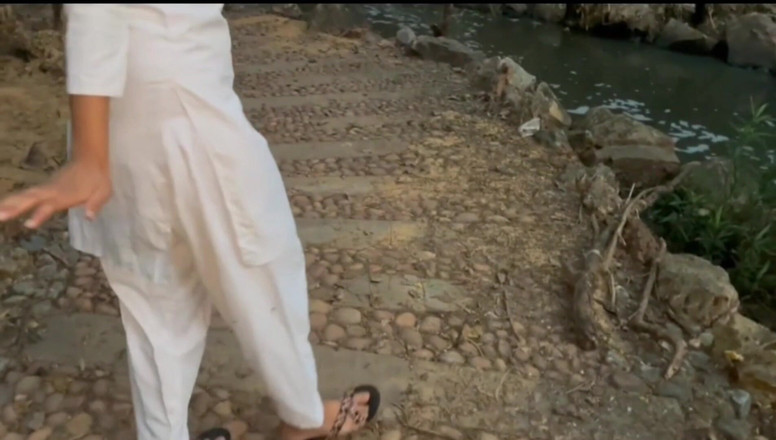 Pihu bhabhi: Awek desi kolej panas kampung India dikongkek dalam hutan