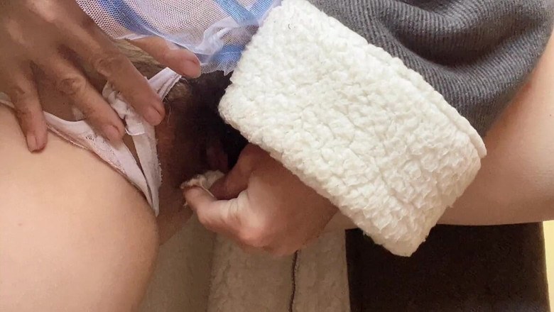 sweethanajapanese: Đi tiểu âm hộ ướt át hana chan cơ thể nhỏ dễ thương