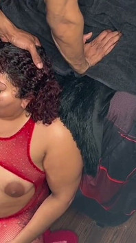 Latina slampa ger Scotty en avsugning
