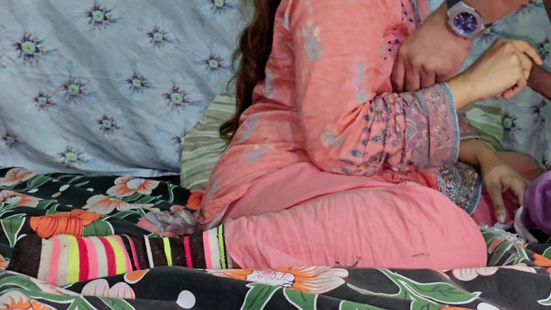 Faryal: Meri Janu Ki Andar Se Laal Phudi Kamal Ki Chudai