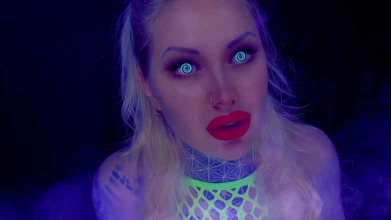 Goddess Misha Goldy: Masturbando junkie - a espiral interminável do seu patético pornô