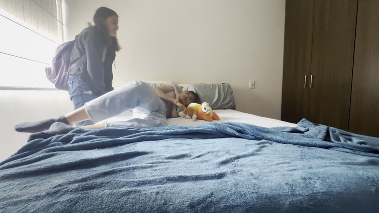 scarlettandc: मेरा सबसे अच्छा दोस्त मुझे चूत चूसना सिखाता है और चरमसुख प्राप्त करता है