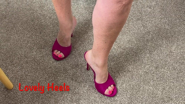 Mr MF: Mrs Mature Feet, Playsuit and Showing Her Barefeet 526