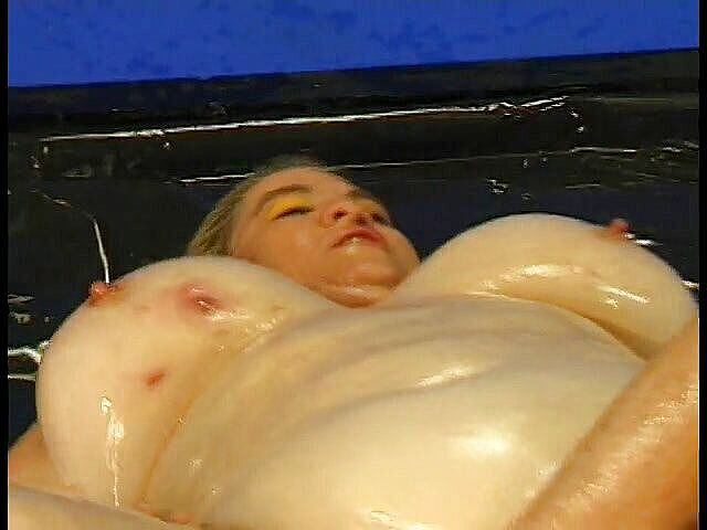 Girls Download Porn: Enorm blond bbw oljad och leksak