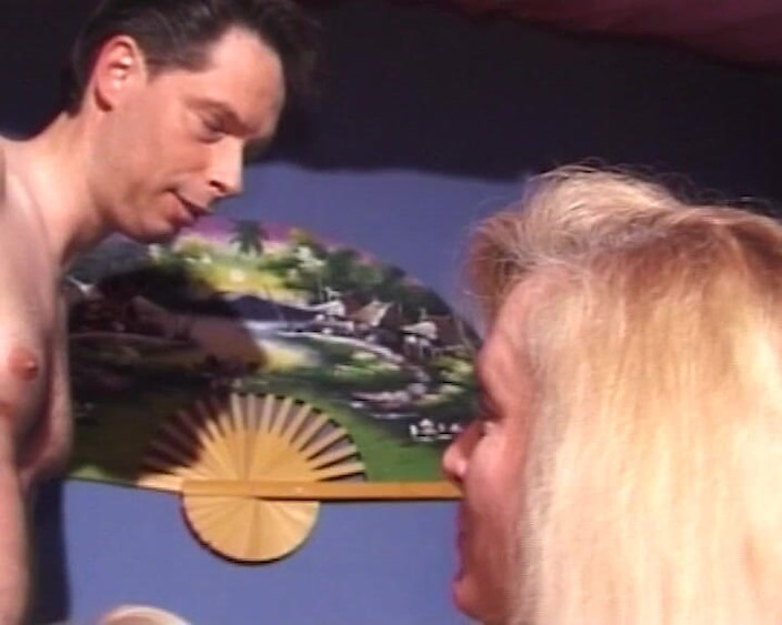 BB Video - Vintage Story: 독일 밀프 아마추어 쓰리섬 FFM 거유 섹스 토이 #2