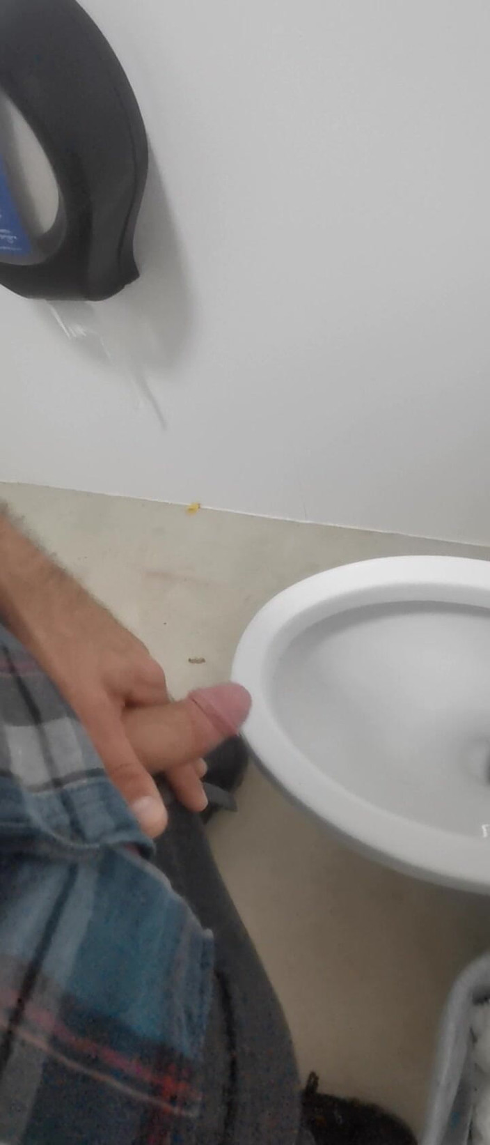 NeatGame458: Toilet umum pria bikin aku sange berat