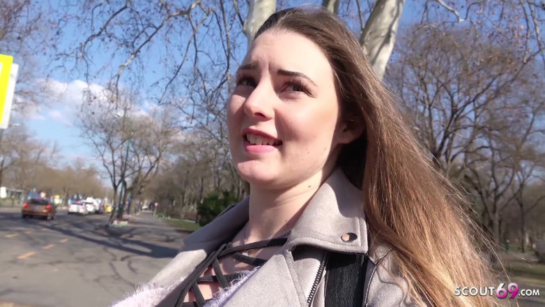 German Scout: 德国童子军 - 18岁年轻的丰满巨乳女孩lucie搭讪并做爱