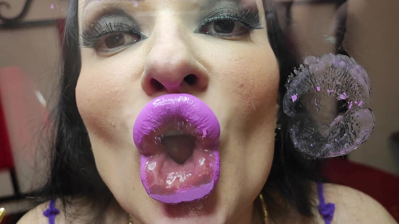 Princess18_: Pouty lips bimbo faz você gozar em seus travesseiros de...