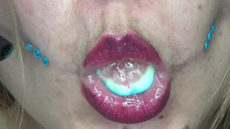 Angel eyes studio: Menelan Mata dan Otak!