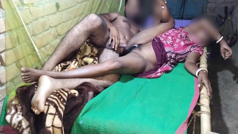 Pumi: Жена дези Villge трахает волосатую киску