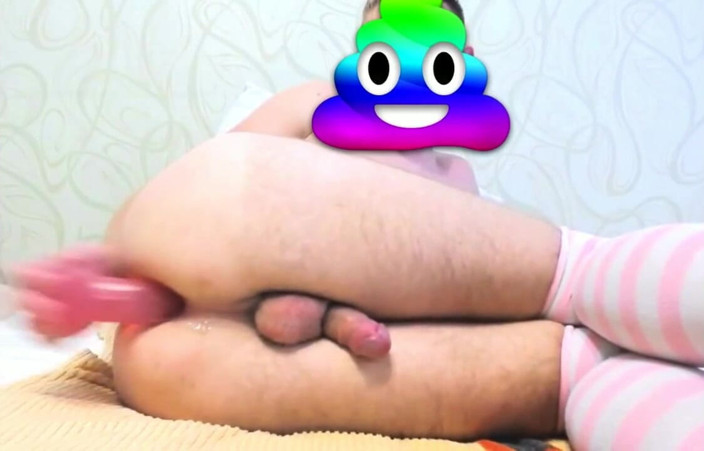 qaz11: She Fucks Herself and Rubs Her Clit Until She Cums
