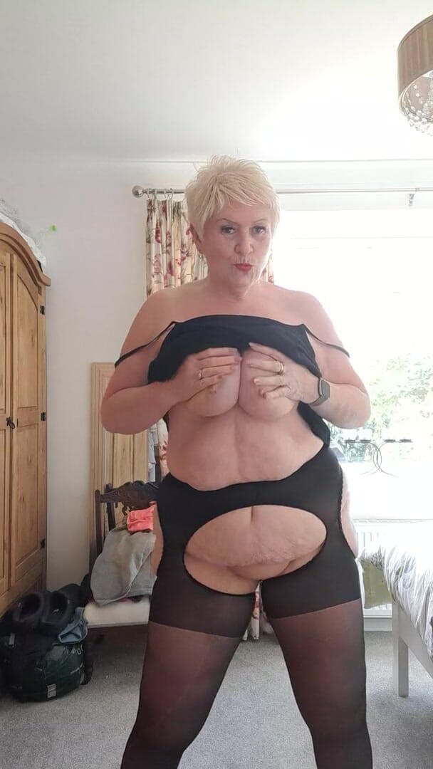 Uk Joolz: Suspender tights around the house