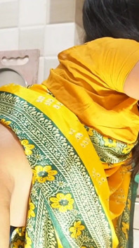 Bhabhi desi bertetek besar cantik dalam saree dikongkek B Devary