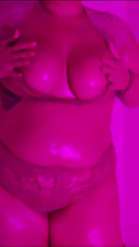 Il culetto oliato di una bbw che stuzzica