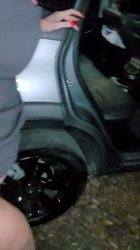 На парковці з двома гарячими дупами