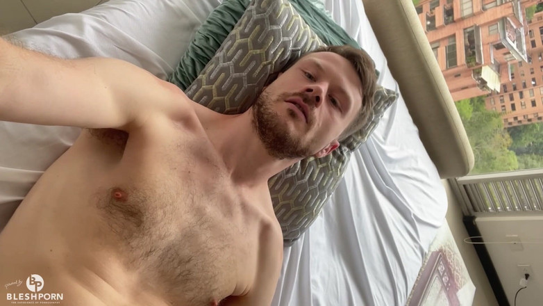 bleshporn: ジュリアン・ブレッシュが太ったチンポを見せびらかす