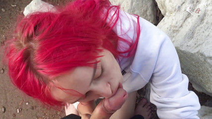 AnGelya G: Awek menghisap batang di luar dan pancutan mani dalam mulut