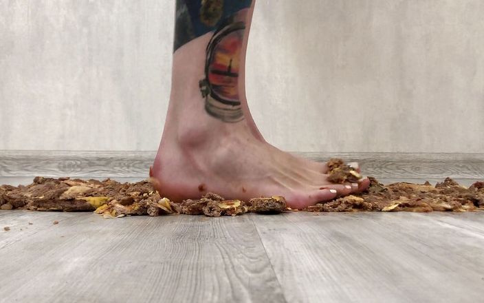 Footmodel Valery: Dövmeli kız Royl Burgers&amp;#039;i eziyor
