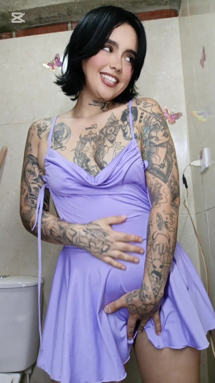 Dalyla: Calea Masturbates Her Vagina in the Bathroom