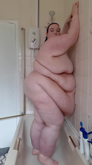 SSBBWLadyBrads: Dusch jiggles från din ssbbw vän