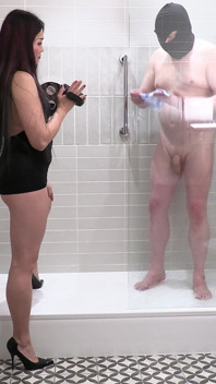 Slavesex and CFNM in the Shower