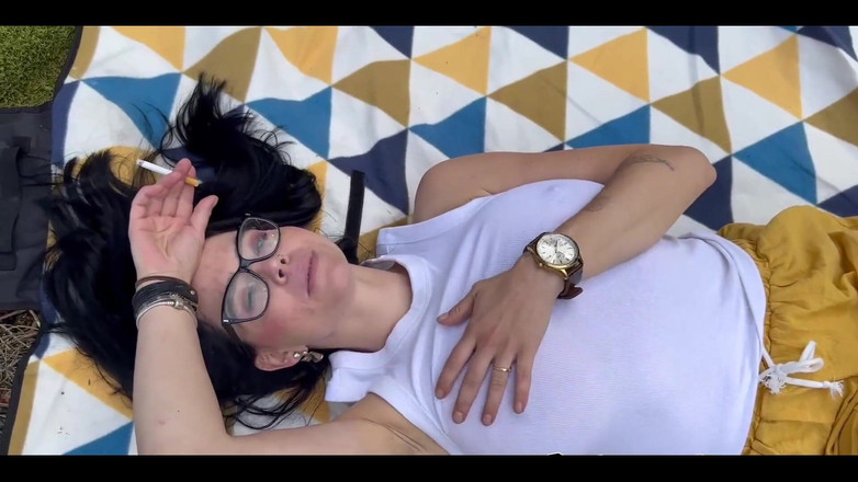 Shione Cooper: Fumând și masturbându-te... Toate de ce am nevoie în fiecare zi