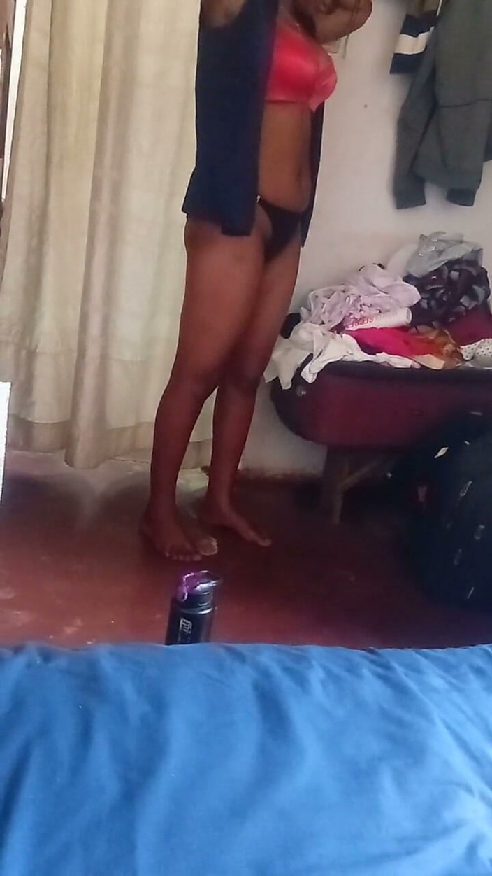 Dericky22: Natural African Brunette Showing Everything in the Bedroom