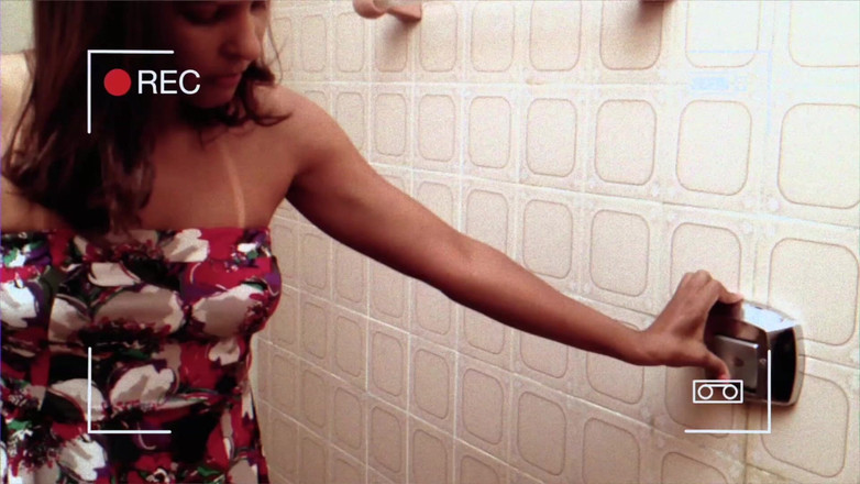 Quente club: Pictorii lasă pensula jos și o dau doamnei casei